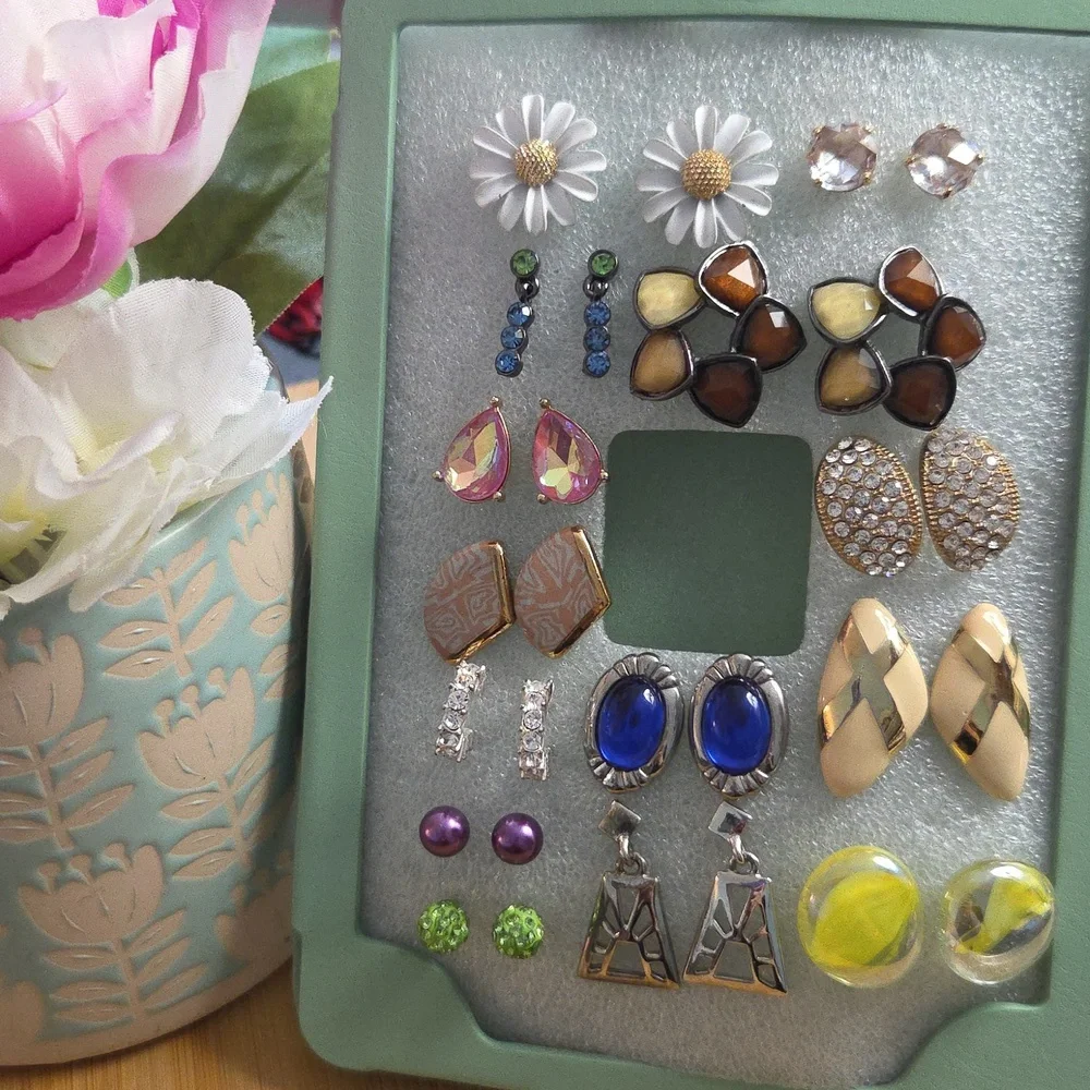 14 Set of Multi-Color Vintage & Modern Earrings Lot / Bundle - Picture 1 of 7